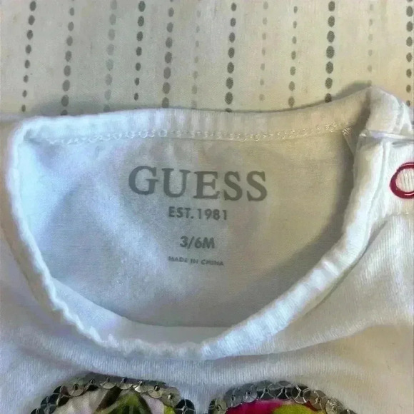 Guess - 2 piece set.  Size 3-6 months - Picture 3 of 9